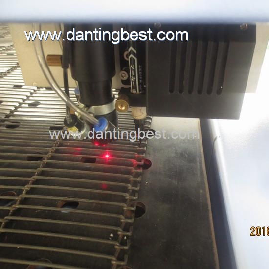 Auto-Feeding Laser Cutting Machine